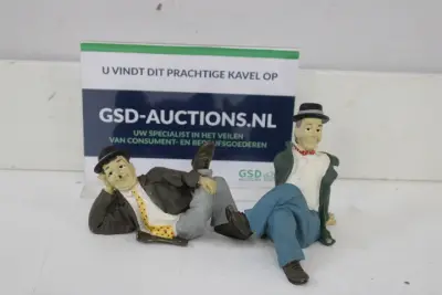 Twee keramische beeldjes van Laurel – kavel bij GSD Auctions, Zoeterwoude