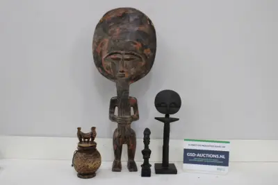 Set van vier Afrikaanse houten beelden – kavel bij GSD Auctions, Zoeterwoude