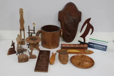 Lot houten beeldjes en decoratieve voorwerpen – kavel bij GSD Auctions, Zoeterwoude