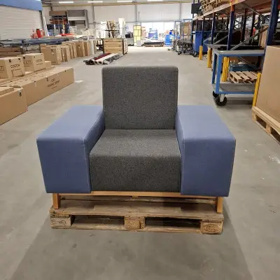 Tweekleurige fauteuil, Schaffenburg, Blauw / Grijs – kavel bij Onlineveilingmeester, Groningen