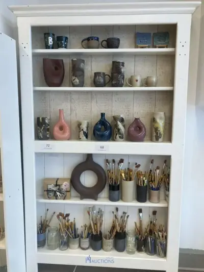 De inhoud van deze kast – kavel bij VH Auctions