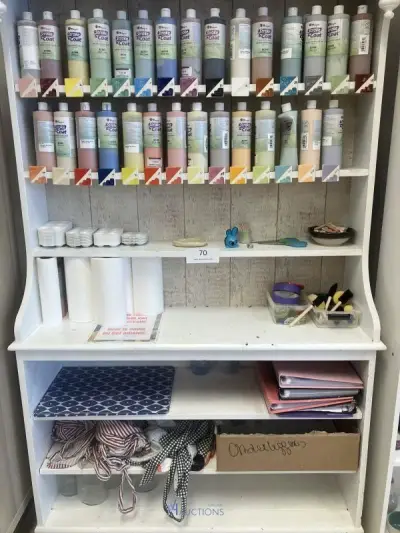 De inhoud van deze kast – kavel bij VH Auctions