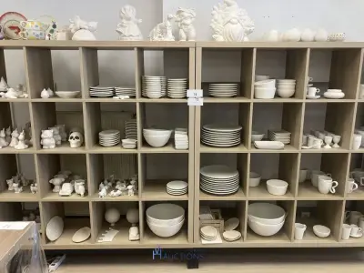De inhoud van deze 2 kasten – kavel bij VH Auctions