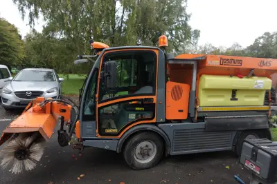 Boschung fietspadnatzoutstrooier + sneeuwborstel – kavel bij Openbare Verkopen, Wielsbeke