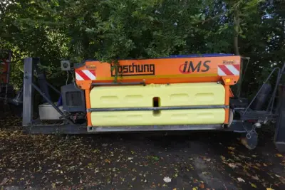Boschung natzoutstrooier op slede – kavel bij Openbare Verkopen, Wielsbeke
