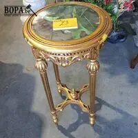 Oude vergulde houten bijzettafel met spiegelblad – kavel bij BOPA Auctions, Aarsele