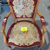 Klassieke fauteuil in Louis XV- stijl sierlijk houten frame – kavel bij BOPA Auctions, Aarsele