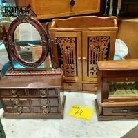 Juwelen meubeltjes in houtsnijwerk - 3 stuks – kavel bij BOPA Auctions, Aarsele