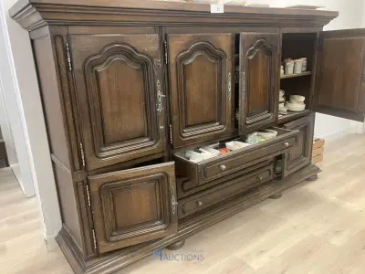 Houten kast – kavel bij VH Auctions