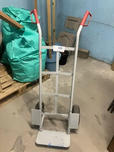 Steekkar op luchtband – kavel bij VH Auctions