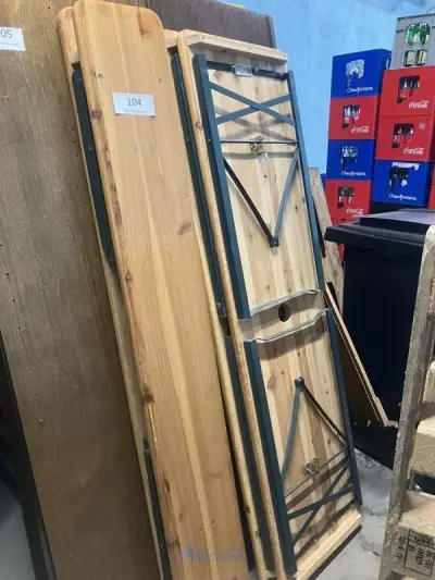 2 houten klaptafels – kavel bij VH Auctions