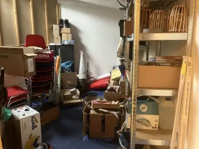 De inhoud van deze ruimte – kavel bij VH Auctions