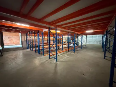 STOW Platform + rekken – veiling bij Openbare Verkopen, Zedelgem