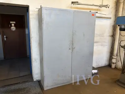 Stalen kast (grijs) – kavel bij IVG, Bautzen