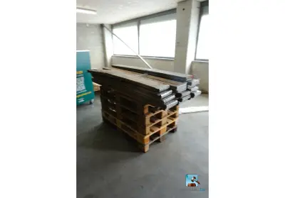 Set van pallets en opzetstukken – kavel bij Clicpublic, Bruxelles