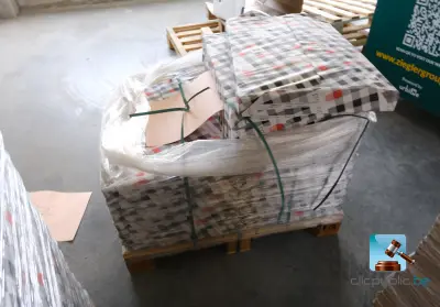 Set met pakken papier – kavel bij Clicpublic