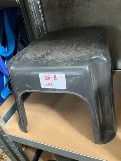 LOT B145 - Lot de 3 marchepieds en plastique – kavel bij Auctionline, Leglise