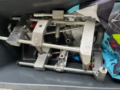 LOT B337 - Ensemble de griffes porte-capteurs pour appareil de géométrie automobile – kavel bij Auctionline, Leglise