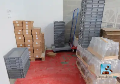 Set van bakken en dozen – kavel bij Clicpublic