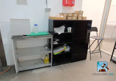 Meubelset met inhoud – kavel bij Clicpublic