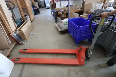 1 Gabelhubwagen (lang) – kavel bij Schwarzfischer Auktionen, Ich