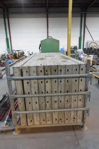 Galva bok + 10x alu wandbekistingpaneel – kavel bij Openbare Verkopen, Wielsbeke