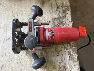 Oberfräse MILWAUKEE DG30 B – kavel bij IVG, Nordhorn