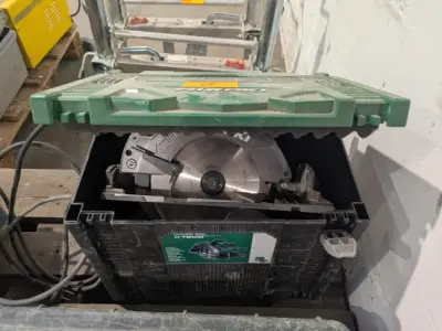 Elektrische invalzaag Hikoki – kavel bij Openbare Verkopen, Wielsbeke