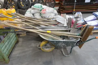 2x Kruiwagen + inhoud – kavel bij Openbare Verkopen, Wielsbeke