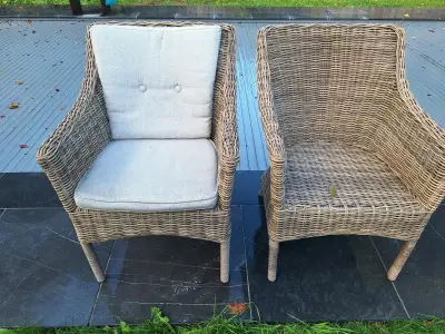 8 rieten terrasstoelen – kavel bij Auctionline, Kortrijk