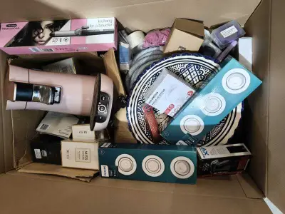 Volle doos vol met diverse producten – kavel bij Onlineveilingmeester, Zutphen
