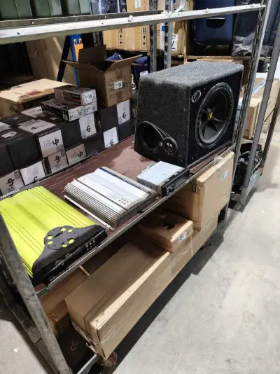Autoradio met 2 grote versterkers en sub woofer – kavel bij Onlineveilingmeester, Zutphen