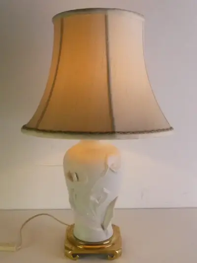 Franklin Mint "Calla Lily" Tafellamp (1986) – Nicholas Berbenczy met stoffen kap – kavel bij De Kringwinkel, Heverlee
