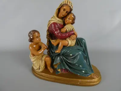 Beeld van moeder met kinderen, decoratief – kavel bij De Kringwinkel, Diest