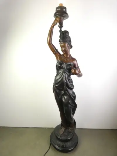 Imposante sculpturale vloerlamp in Art Nouveau-stijl – kavel bij De Kringwinkel, Heverlee
