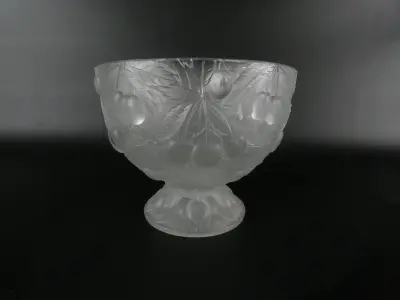 Barolac-fruitschaal in matglas met kersenreliëf - Art Deco – kavel bij De Kringwinkel, Heverlee