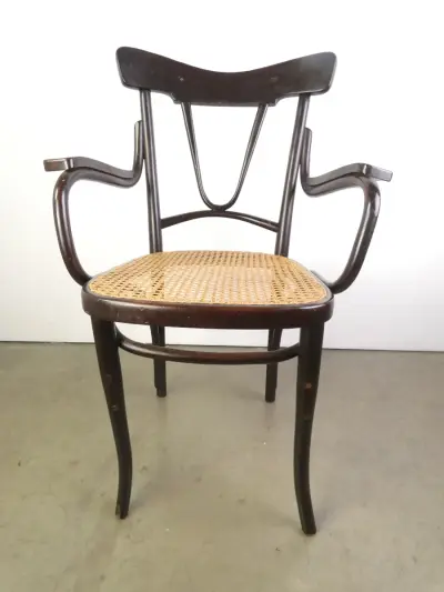 Vintage Thonet-stijl armstoel met rotanzetting – kavel bij De Kringwinkel, Heverlee