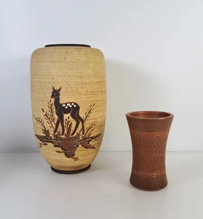 Set van twee decoratieve vazen, aardewerk – kavel bij De Kringwinkel, Turnhout