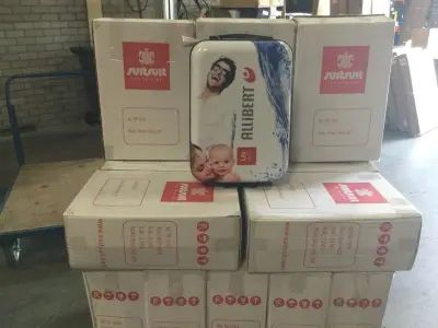 6x Trolley koffers Suitsuit, wit met afbeelding, bouwjaar 37 x 20 cm – kavel bij Onlineveilingmeester, Zutphen