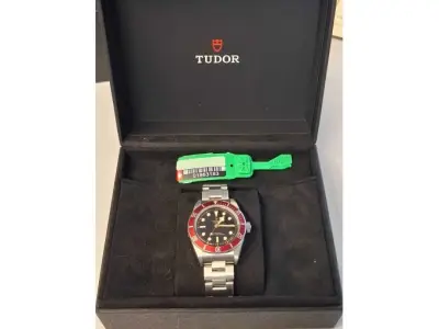 1 Herrenarmbanduhr *** Tudor*** Black Bay – kavel bij Zoll-Auktion, München
