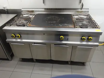 Rvs fornuis op gas Macfrin – kavel bij Openbare Verkopen, Kortrijk