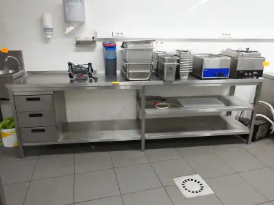 Rvs werktafel – kavel bij Openbare Verkopen, Kortrijk
