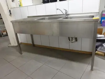 Rvs Wastafel – kavel bij Openbare Verkopen, Kortrijk