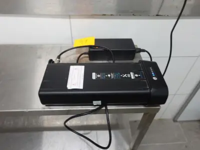 Batterij B-twin 36v & lader – kavel bij Openbare Verkopen, Kortrijk