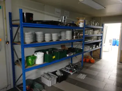 Inhoud rek – kavel bij Openbare Verkopen, Kortrijk
