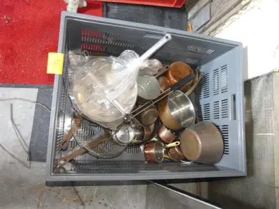 Bak met koperen potten & pannen – kavel bij Openbare Verkopen, Kortrijk