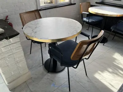 Horecatafel met 2 stoelen – kavel bij VH Auctions