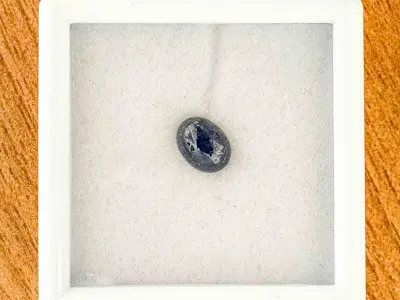 Saffier - 2.01 carat natuurlijke cabochon saffier – kavel bij Onlineveilingmeester