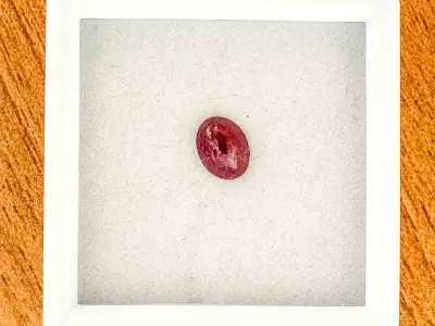 Robijn - 1.30 carat natuurlijke cabochon robijn – kavel bij Onlineveilingmeester