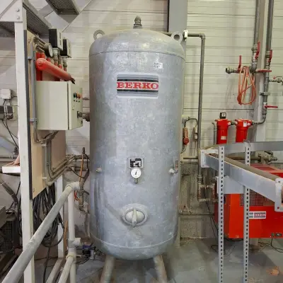 Compressoropstelling met buffertank Berko, Mattei ERC505, bouwjaar 1999 – kavel bij Onlineveilingmeester, Almere
